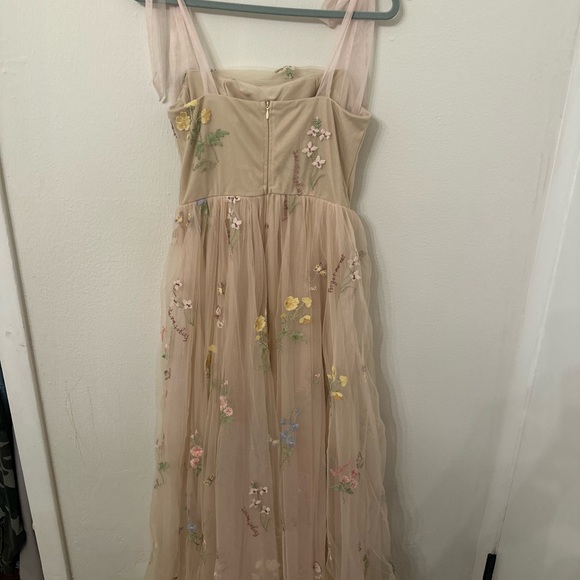 Elegant Floral Embroidered Prom Dress - Picture 7 of 8